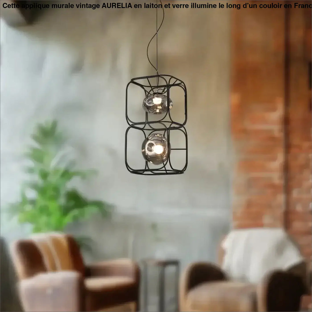 Suspension luminaire axoria en cage metal noir avec deux globes en verre pour un style aux formes graphiques moderne