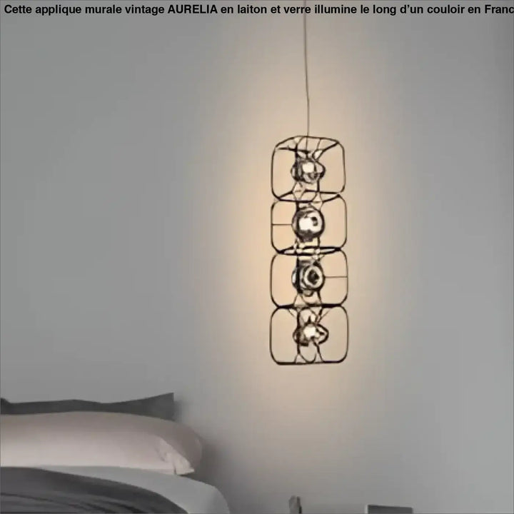 Suspension luminaire axoria en métal noir avec quatre cadres carrés empilés et ampoules circulaires aux formes graphiques