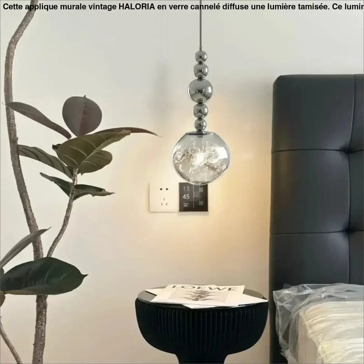 Suspension luminaire venus ia avec chaîne sphérique chromée et globe en verre opalin texturé clair moderne