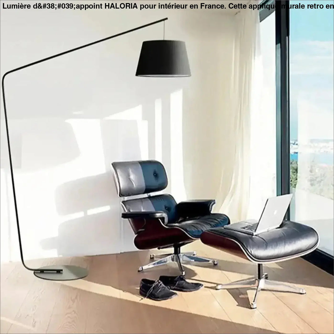 Appliques murales retro avec fauteuil eames lounge en cuir noir et ottoman assorti base chrome