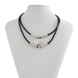 2-teiliges Handgemachtes Schmuckset mit geschnitztem Oval-Anhänger | Halskette & Armband