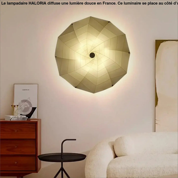 Lampadaire grand haloria beige géométrique à facettes style parapluie pour côté d’un canapé mural