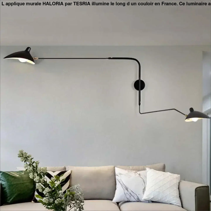 Grande applique murale noire avec bras articulés ajustables idéale long d’un couloir ou autour d’un miroir