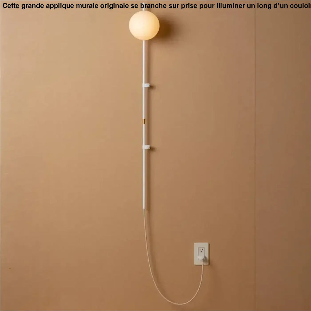 Grande applique murale originale avec branchement par prise

