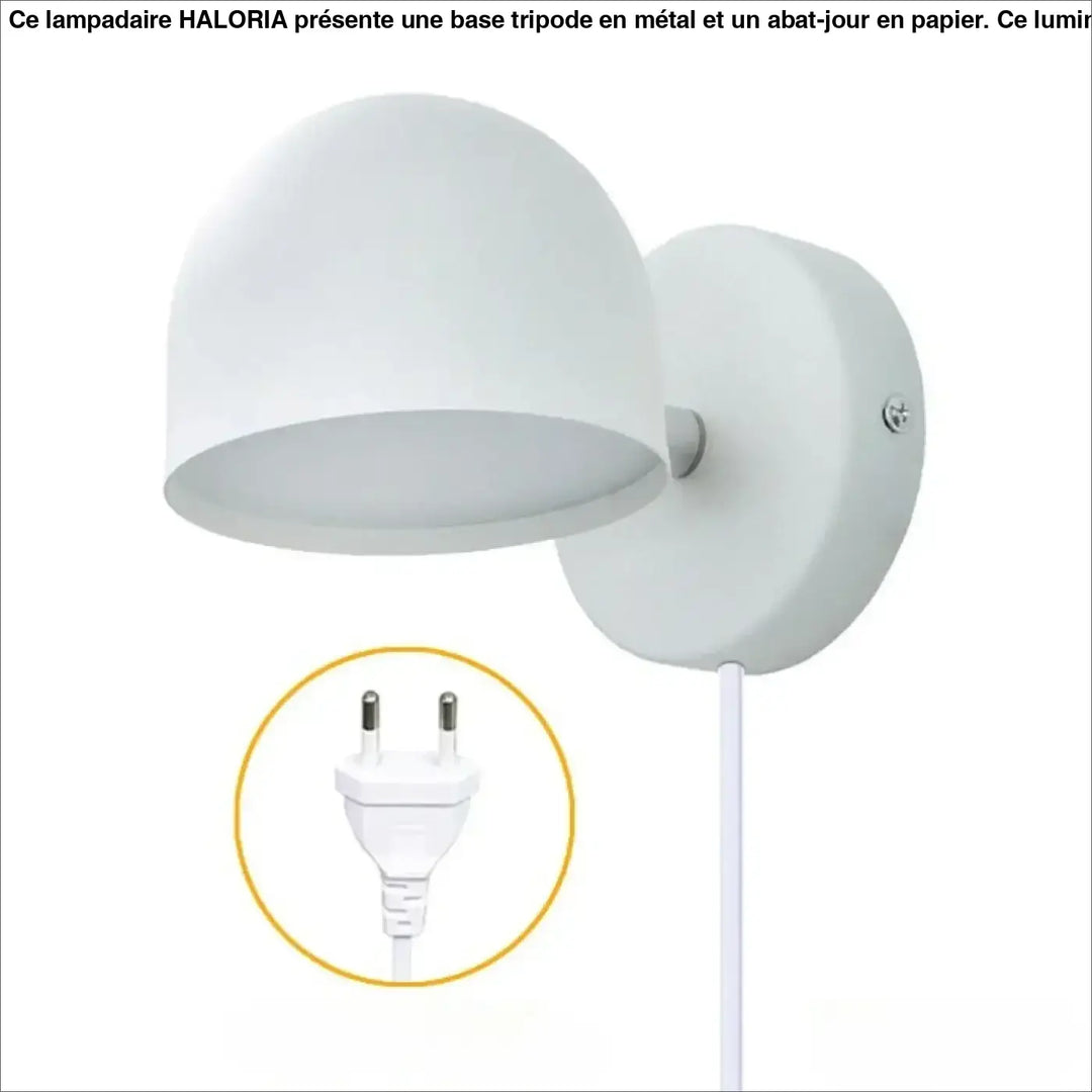 Applique murale blanche en forme de dôme avec finition mate et platine circulaire style scandinave participe à créer une ambiance élégante