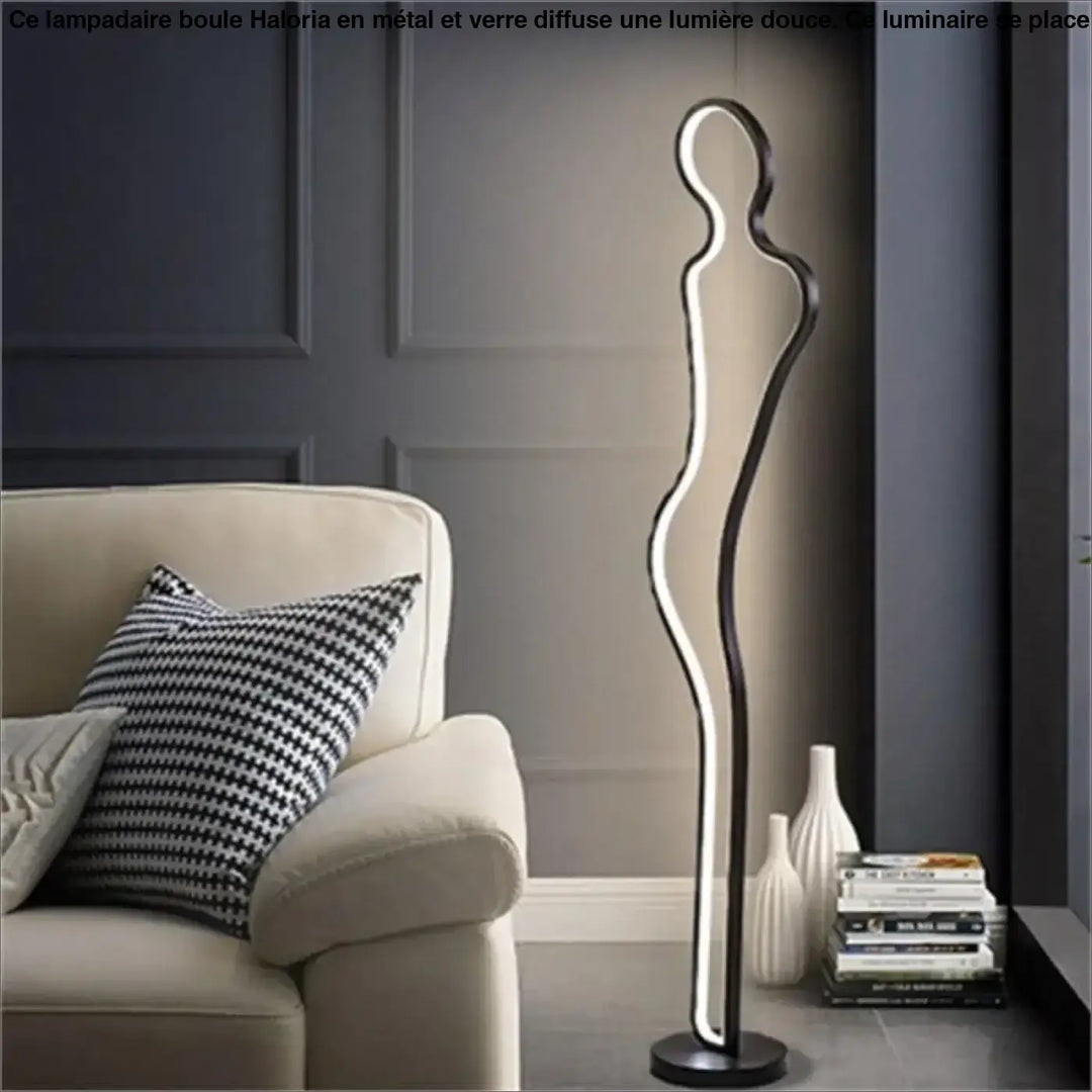 Lampadaire boule haloria moderne en forme de silhouette humaine avec led éclairant côté d’un canapé