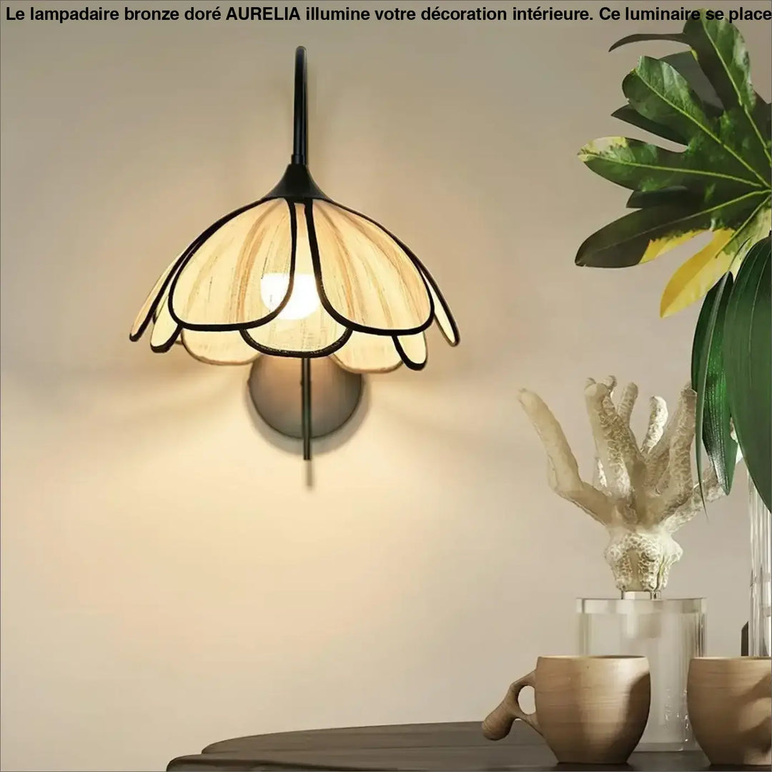 Lampadaire bronze dore aurelia avec applique murale en verre teinté translucide et cadre en métal noir petale chaud
