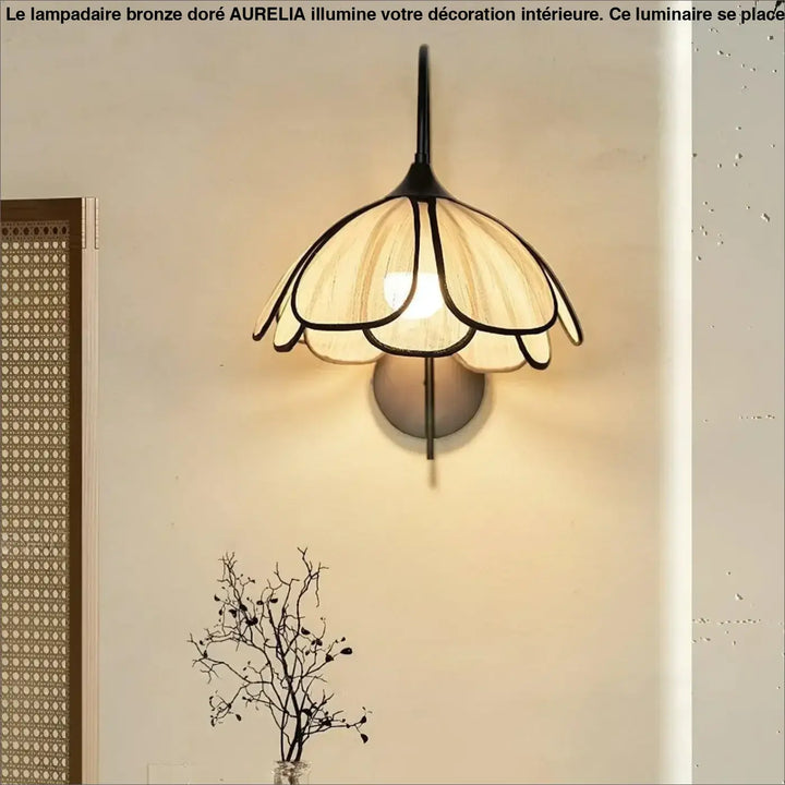 Lampadaire bronze dore aurelia avec applique murale en verre teinté crème et armature métallique noire en forme de pétales