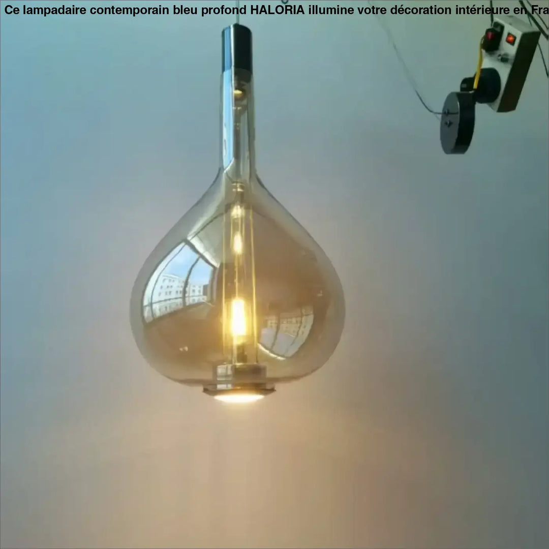 Suspension luminaire elys avec verre soufflé clair et accents métalliques effet fumé et filament lumineux visible