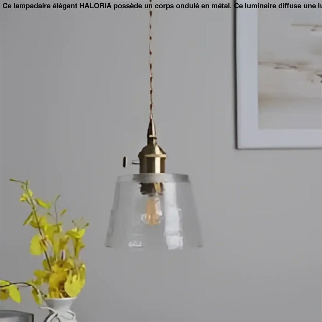 Suspension luminaire nais avec verre texturé clair et finition métal laiton design rétro et suspension vintage