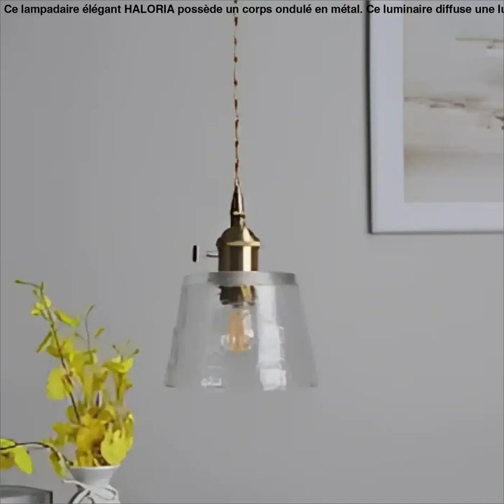 Suspension luminaire nais avec verre texturé clair et finition métal laiton design rétro et suspension vintage