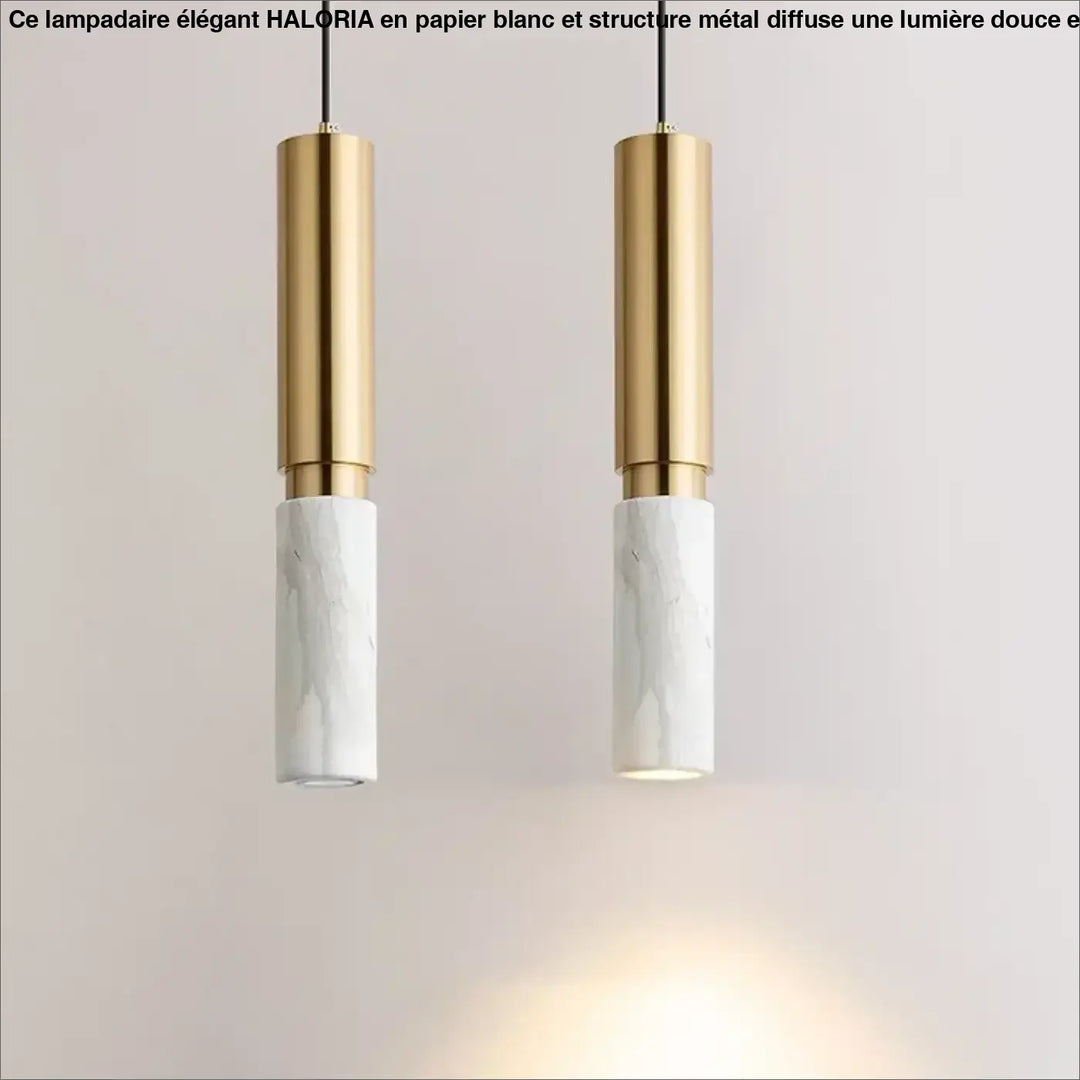 Deux suspensions modernes cylindriques tube doré avec base en marbre blanc veiné pour décoration intérieure élégante