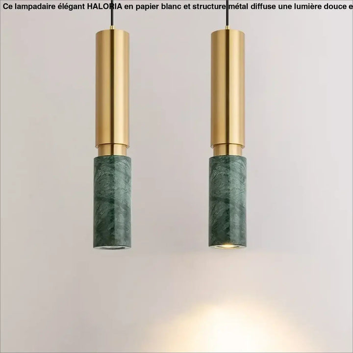 Deux suspensions modernes cylindriques avec tube doré et marbre vert jade pour décoration intérieure élégante