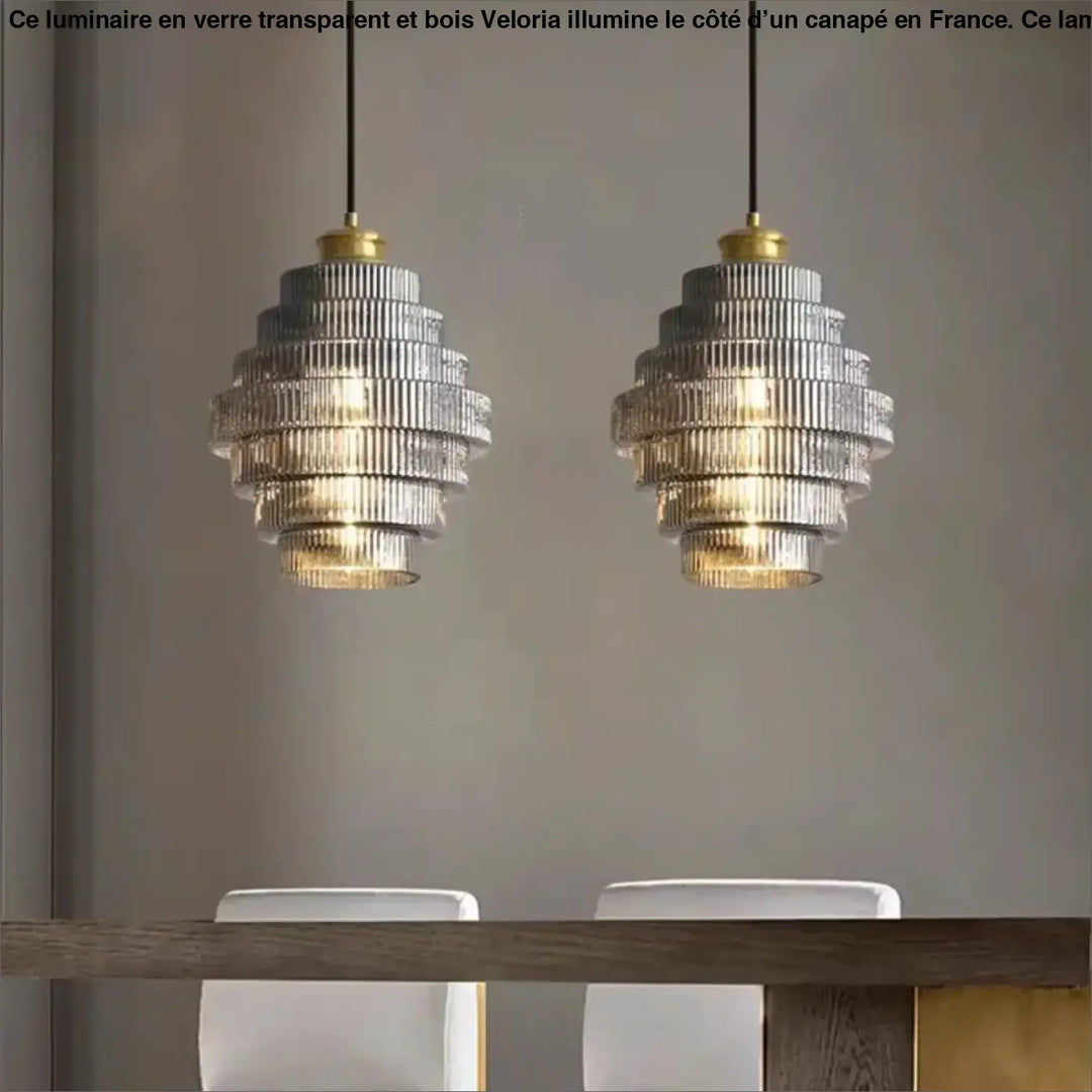 Suspension design en verre strié style art déco aux reflets dorés