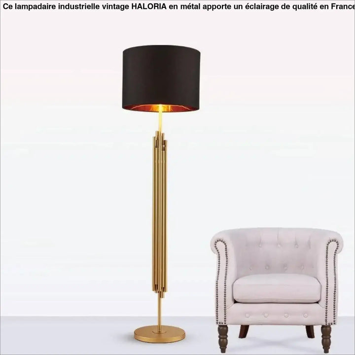 Lampadaire industrielle vintage haloria en métal doré avec abat-jour cylindrique noir éclairé pour intérieur élégant