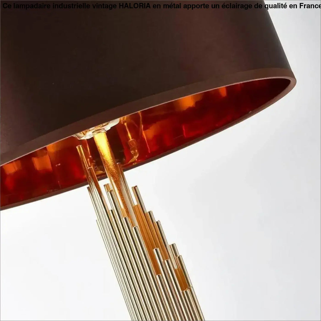 Lampadaire industrielle vintage haloria avec abat-jour marron foncé bordé cuivre et base en tiges métalliques fines variées