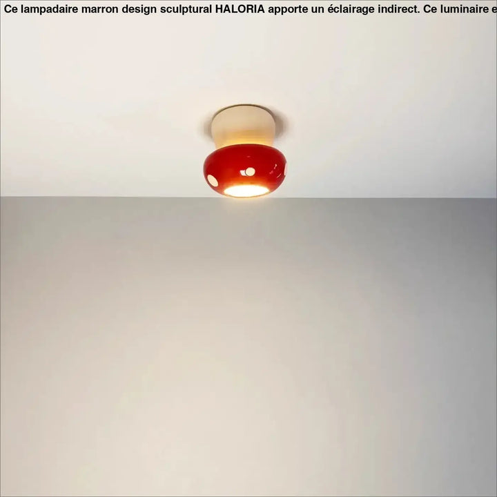 Plafonnier design champy en forme de champignon rouge à pois blancs avec base en bois pour décoration intérieure plus qu’un simple luminaire