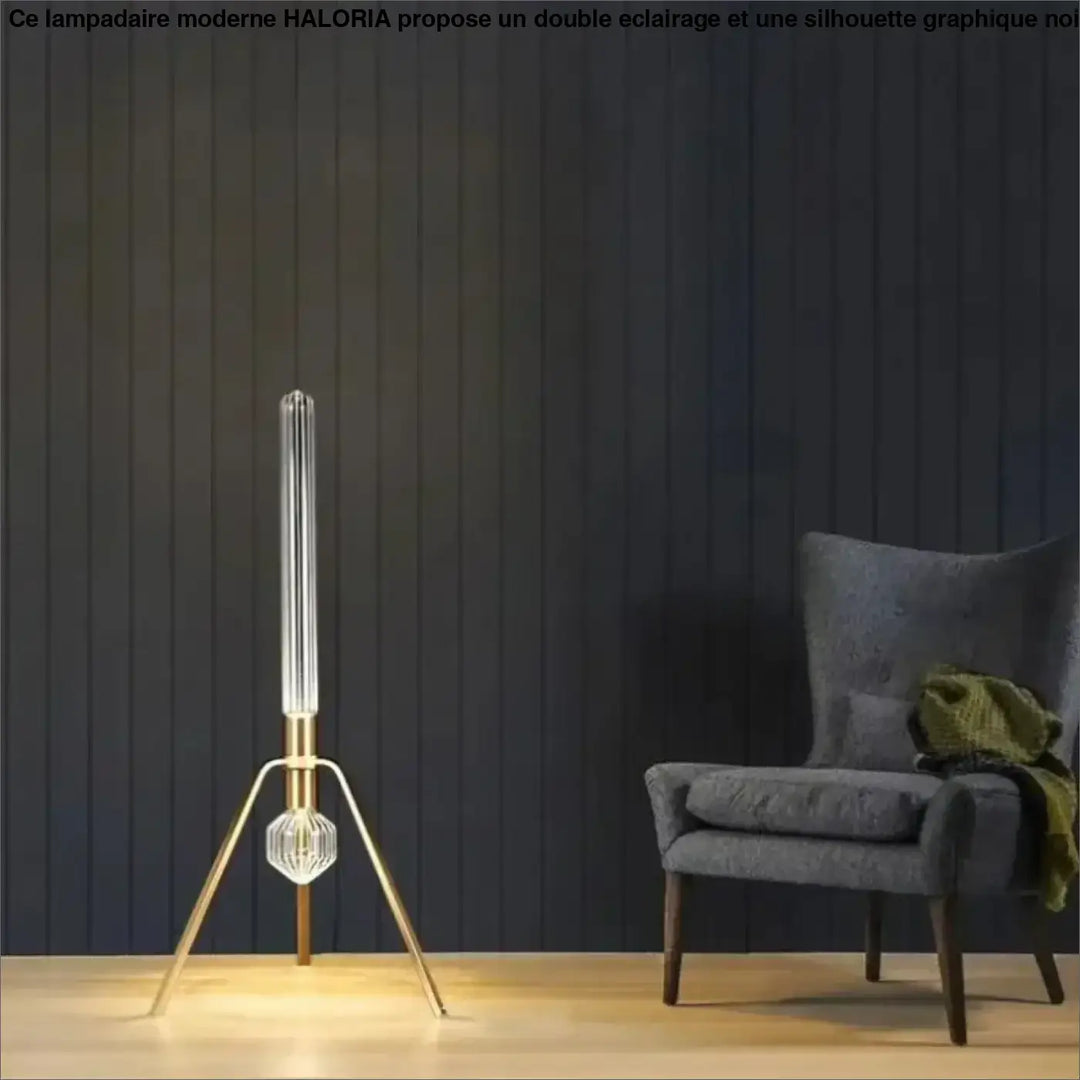 Lampadaire design shor avec verre strié clair et base trépied en laiton pour une allure sculpturale moderne
