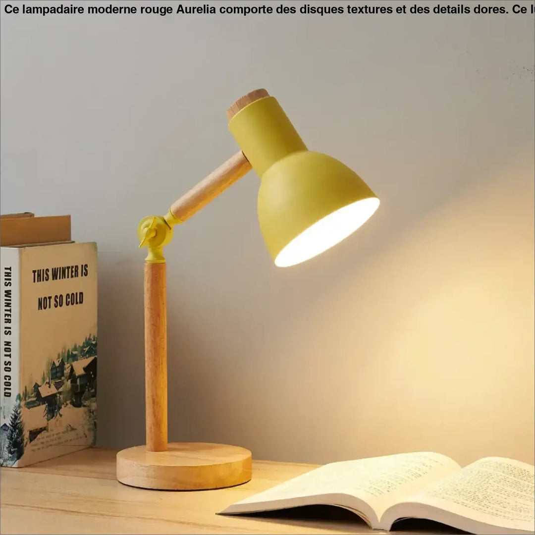 Lampe de table lily en métal jaune chaleureux avec base en bois et bras articulé allie esthétique et bureau scandinave
