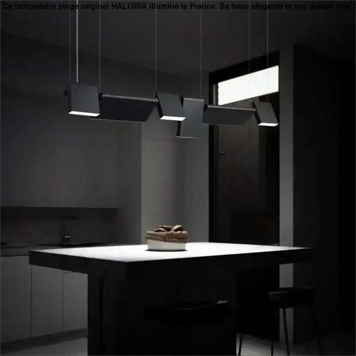 Suspension luminaire recta noir minimaliste avec diffuseurs modulables suspendue au-dessus dîle de cuisine minimaliste