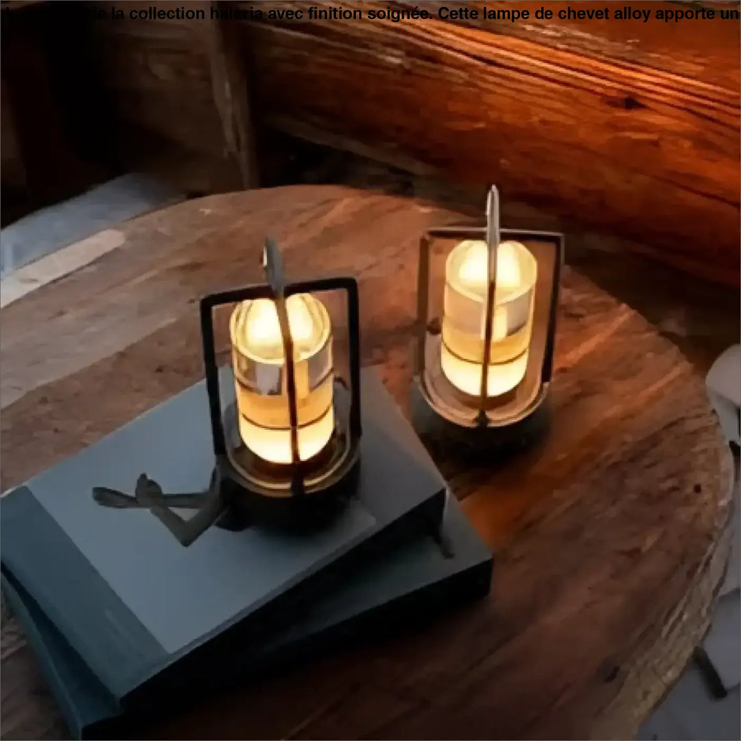 Deux lanternes en métal noir style industriel avec bougies chaudes sur table en bois lampe de chevet alloy