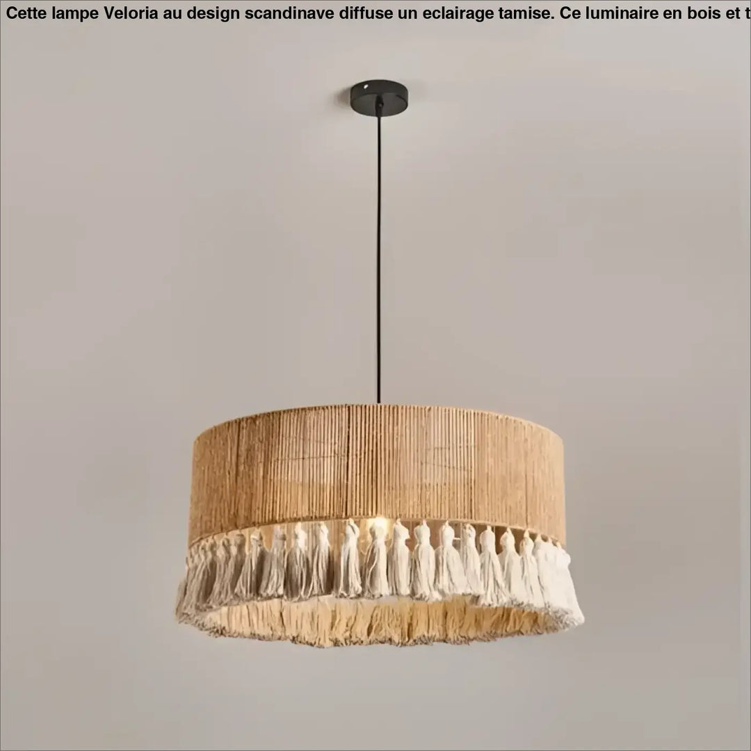 Suspension luminaire beige en corde naturelle avec franges décoratives en beige et blanc boho ba