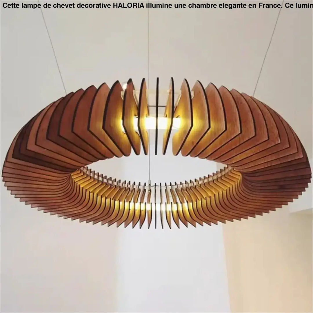 Suspension luminaire xyLIA en bois chaud avec lames en éventail en cercle pour salle d’exposition design moderne