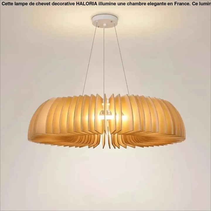 Suspension luminaire moderne en bois chaleureux avec lames superposées pour salle d’exposition design xylia