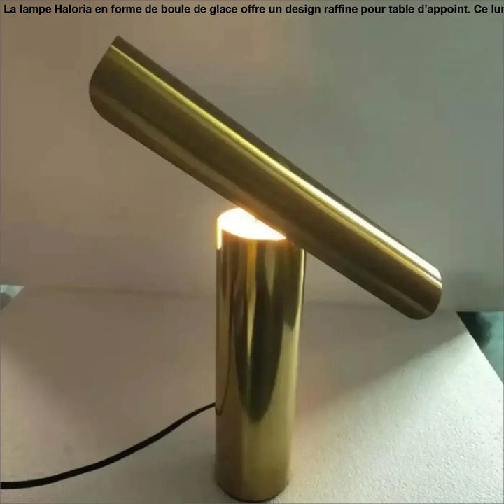 Lampe de chevet iZO en laiton poli avec design cylindrique minimaliste pour un éclairage moderne et élégant