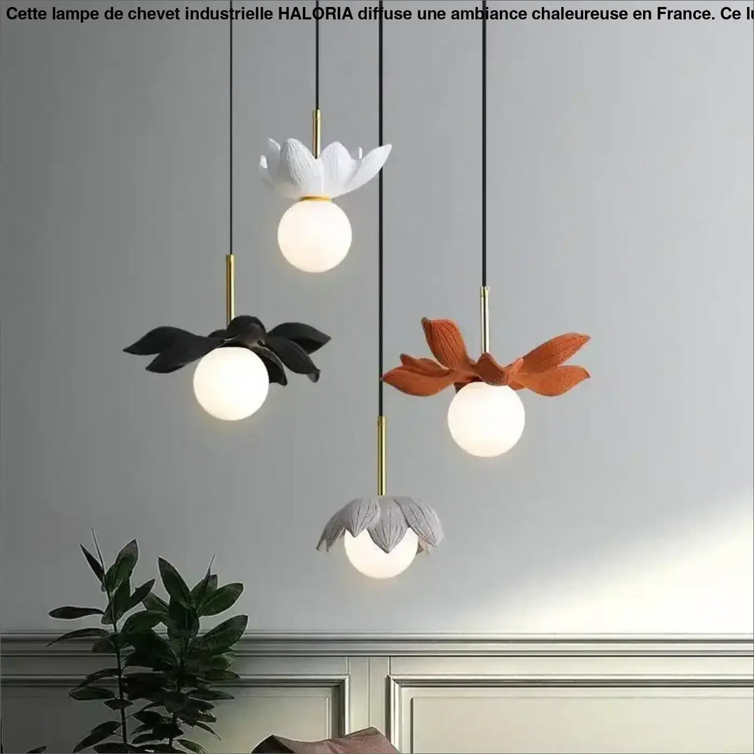 Set de quatre suspension luminaire kalyx avec abat-jour en forme de fleur sculptée blanc noir terracotta gris et accents dorés
