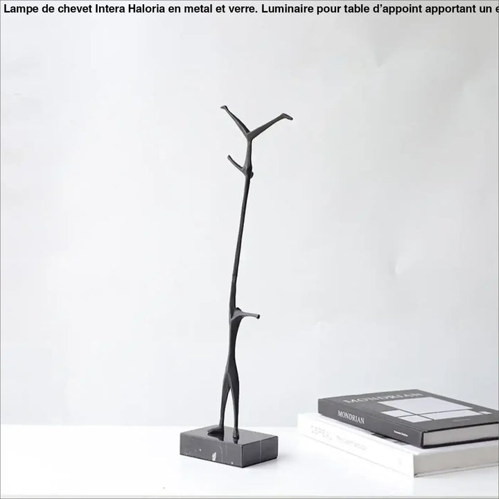 Lampe de table design minimaliste sculpture humaine dorée moderne