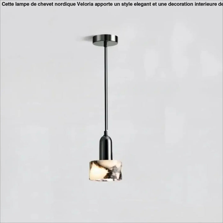 Suspension luminaire gaïa en métal noir avec abat-jour en pierre marbrée crème et gris foncé intégrant des perles minérales
