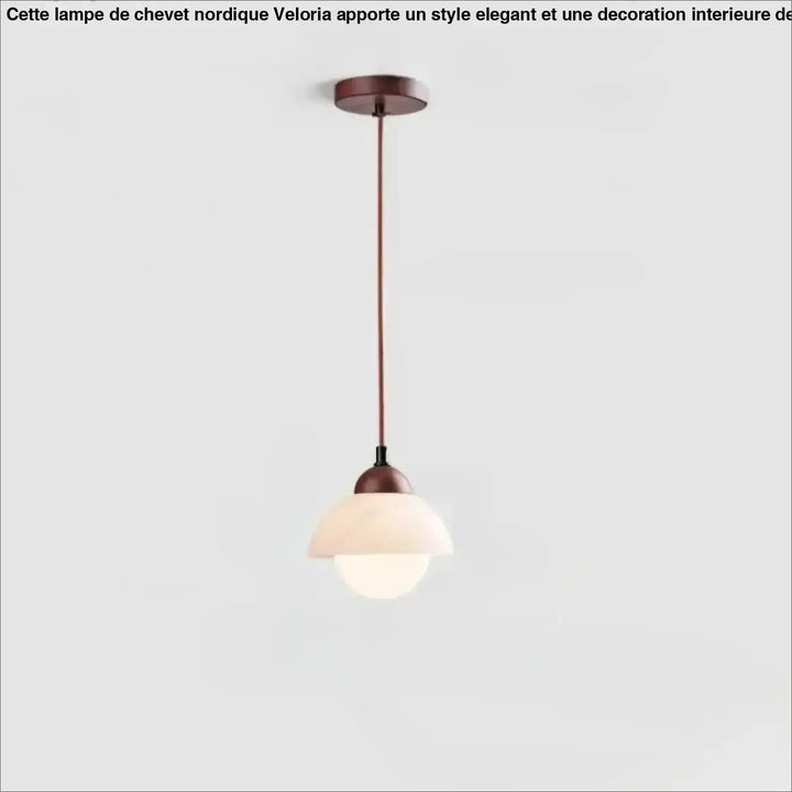 Suspension luminaire gaïa avec finition laiton chaud et abat-jour en verre dépoli inspirée des perles minérales pierre marbrée