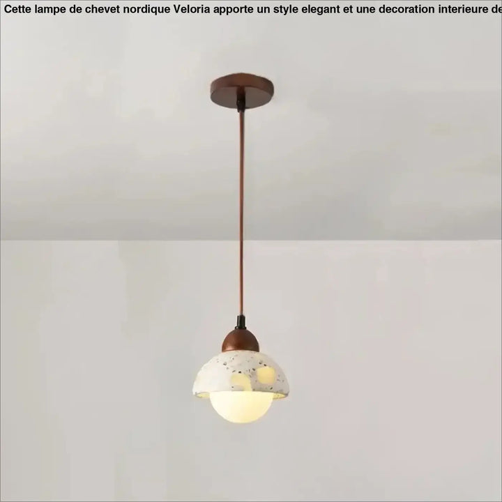 Suspension luminaire gaïa avec abat-jour en pierre marbrée blanche tachetée et hardware cuivre finition perles minérales