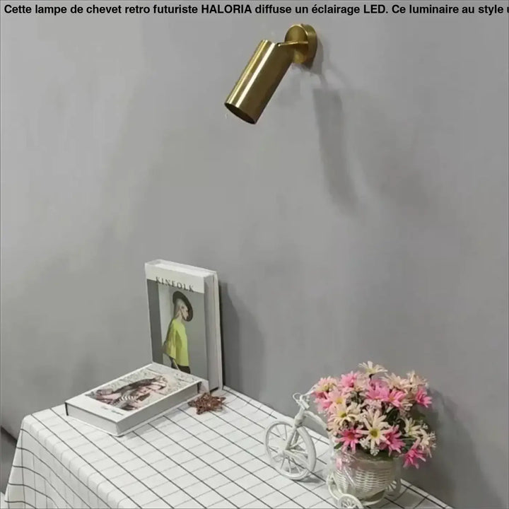 Applique murale cylia en métal doré de forme cylindrique avec un design moderne et épuré pour un éclairage ciblé