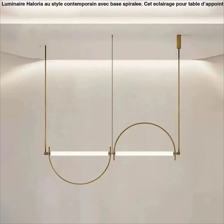 Suspension luminaire arcario en laiton minimaliste avec deux barres led horizontales et un élément circulaire incurvé suspendu par des tiges fines