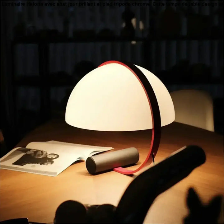 Lampe de table arcena en demi lune aux courbes blanches avec une bande rouge et éclairage d ambiance doux