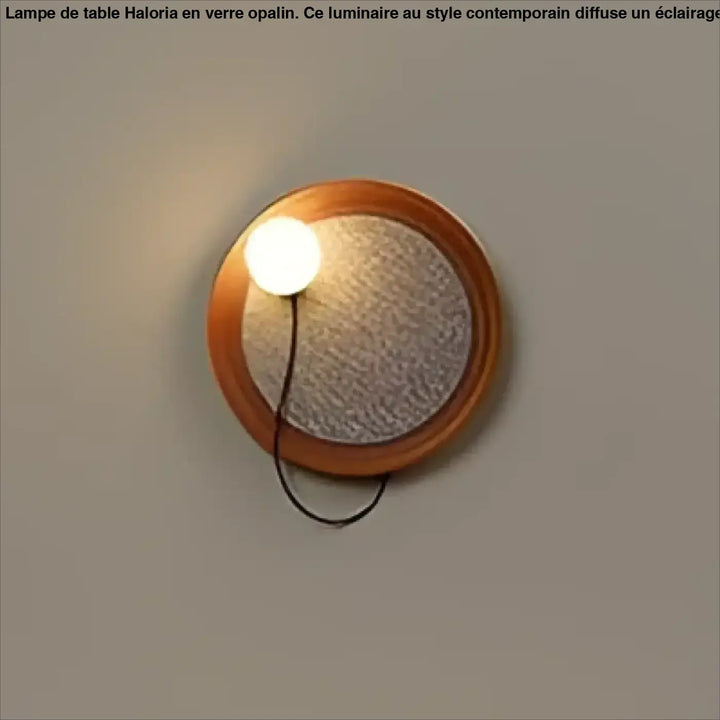 Applique murale contemporaine circulaire avec cadre en bois chaud et verre dépoli orluna avec ampoule visible