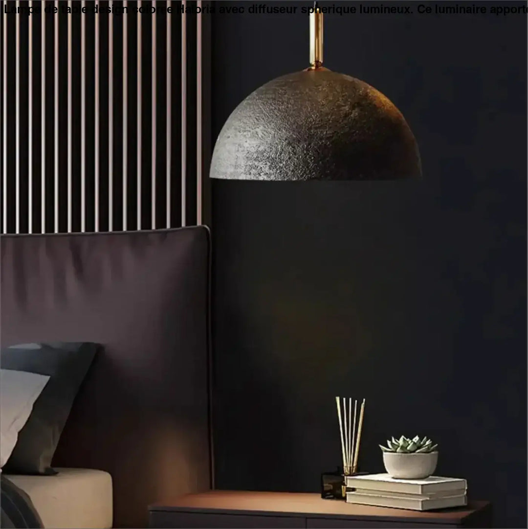 Suspension luminaire kupel demi dôme en finition texturée gris foncé avec tige de suspension finition laiton