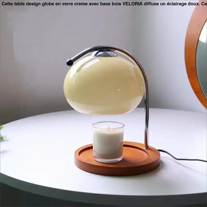 Lampe de table design globe en verre crème avec base bois chic