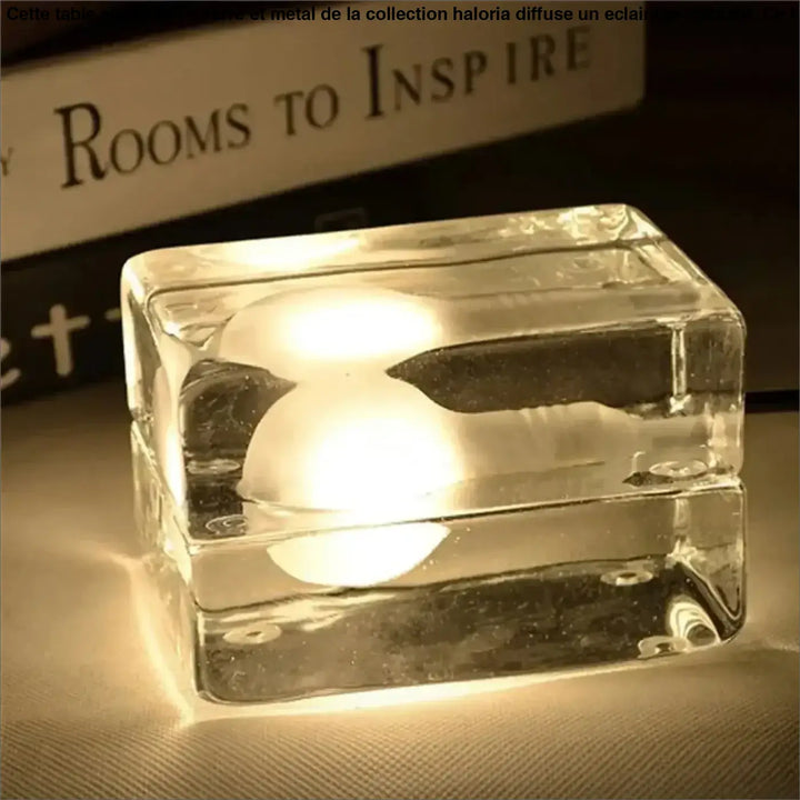 Lampe de chevet integria en verre clair en forme de cube avec une lumière design chaleureuse et un refuge élégant