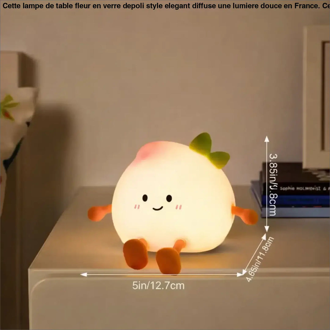 Veilleuse pêche fruitée en forme de pêche avec lumière led douce, visage souriant et membres orange