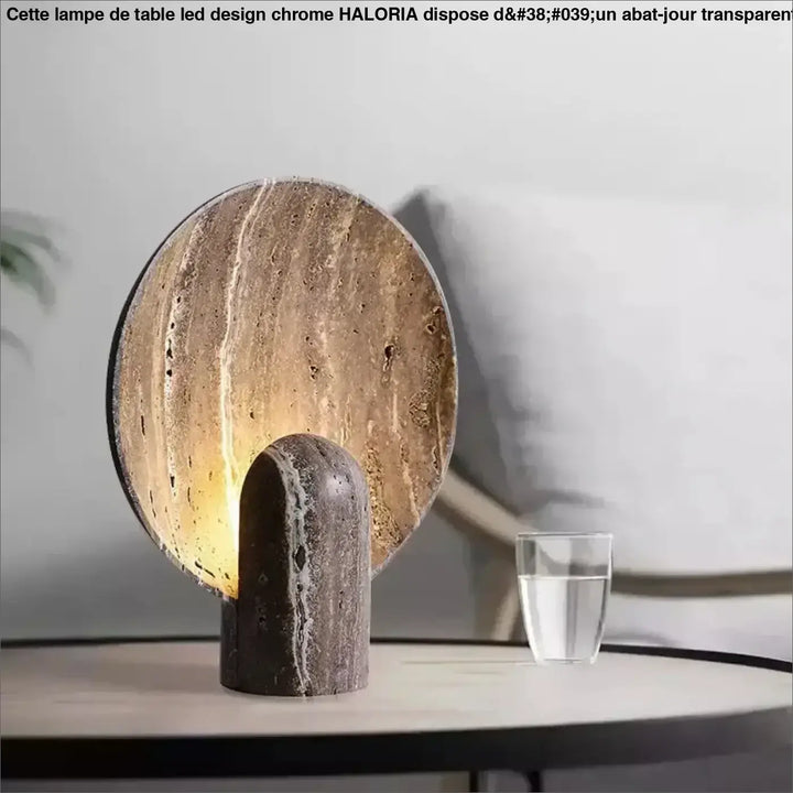 Lampe de chevet sylix avec base arquée et face circulaire en pierre tons terre utilisant des ampoules led