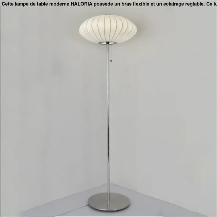 Lampadaire monna avec globe lumineux blanc nervuré et finition chrome pour une décoration intérieure style nordique