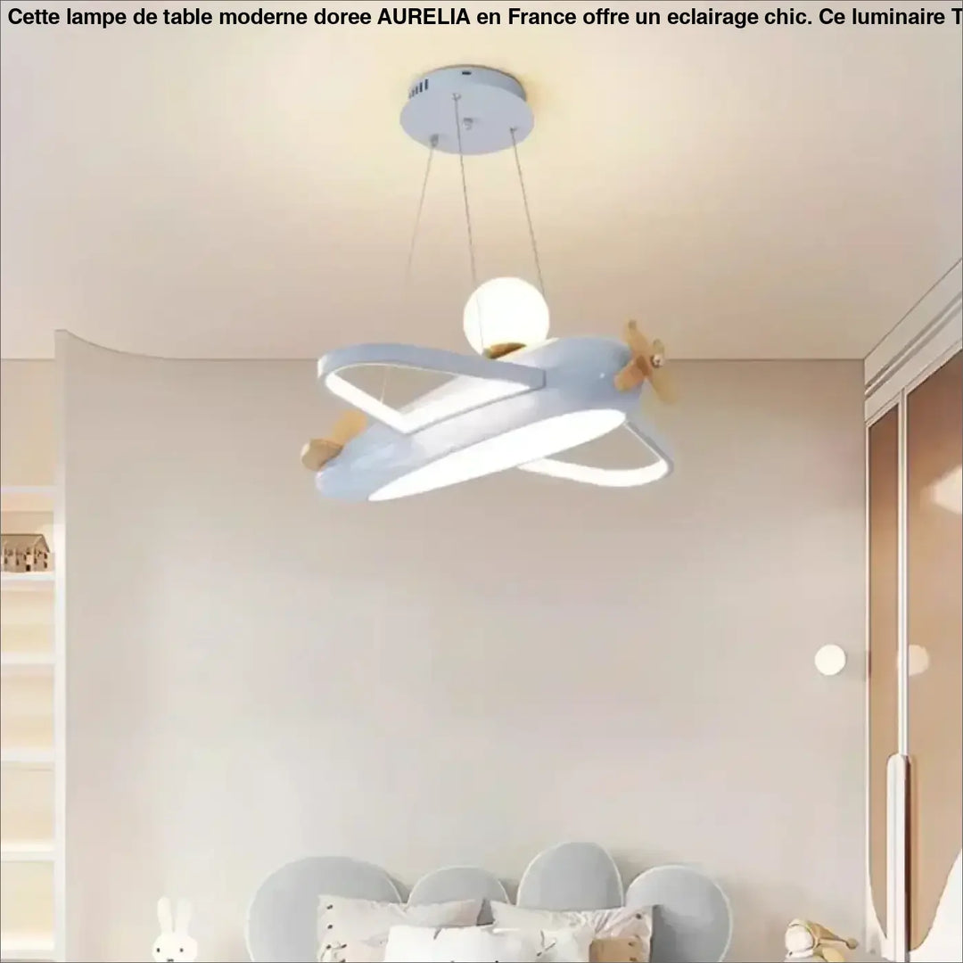 Suspension luminaire enfant en forme d’avion bleu clair avec hélices en bois et ampoule sphérique centrale pour chambre d’enfant