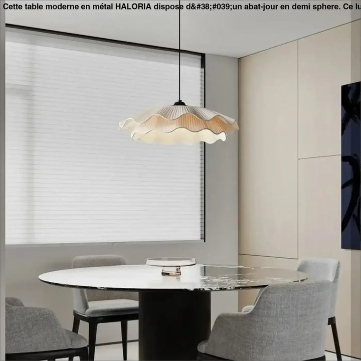 Suspension luminaire unda en crème avec un design plissé ondulé moderne suspendu au plafond