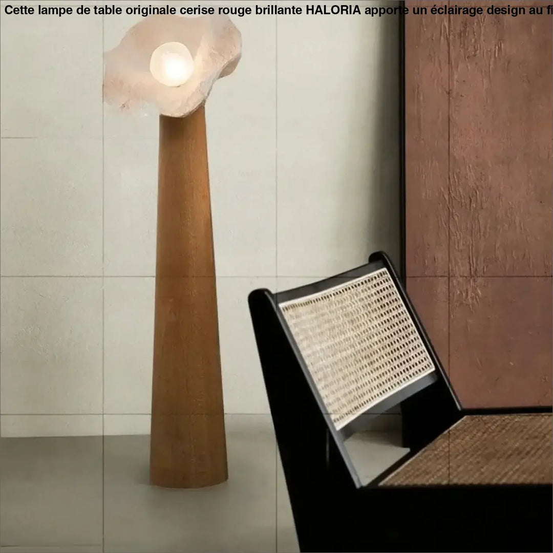 Lampadaire design LORIS en bois mince avec un globe lumineux satiné en forme de pétale organique chaud