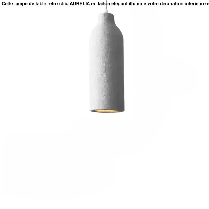 Une suspension minimaliste en béton gris avec un corps lisse et cylindrique et un revêtement intérieur aux tons chauds.
