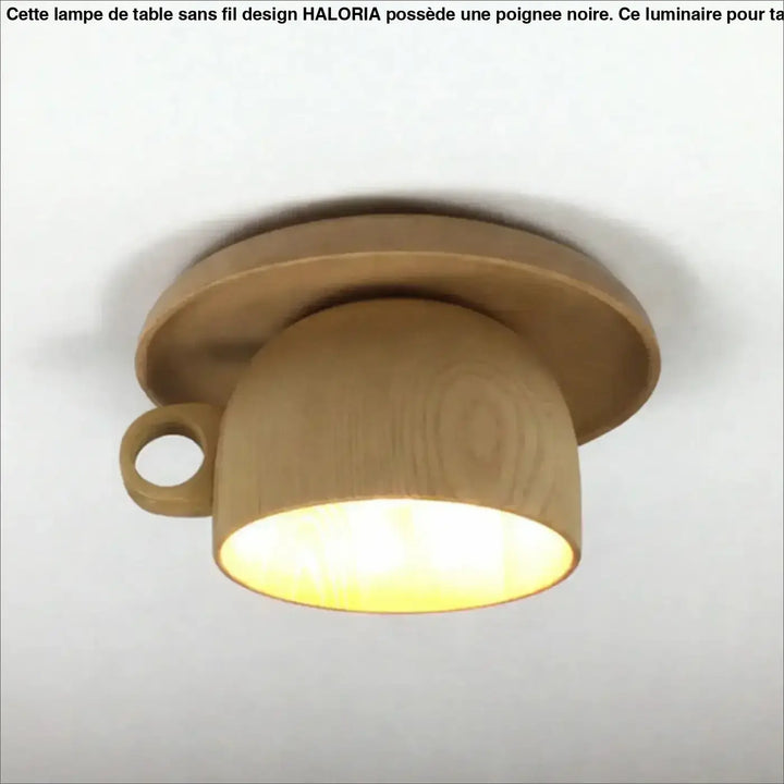 Luminaire plafonnier cup-shaped en bois chaud avec anse et base plate pour un plafonnier minimaliste