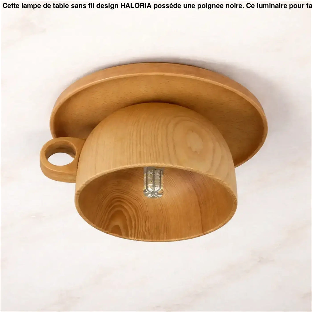 Luminaire plafonnier minimaliste en bois naturel avec forme de tasse à thé et finition miel brun chaleureux